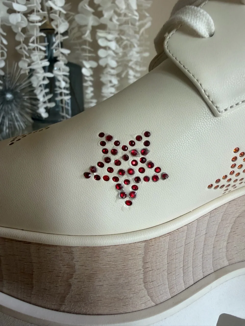 Stella McCartney Cream Platform Lace-Up Oxfords with Multicolor Star Cutouts